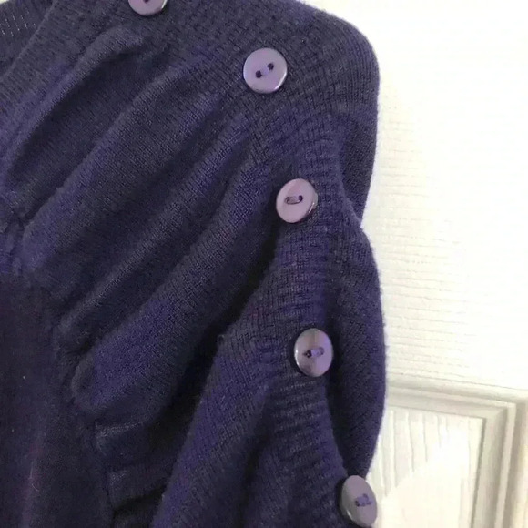 Dress Barn Short Sleeved Gathered Shirt  Medium - Picture 6 of 16